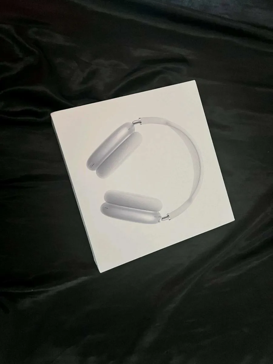 Airpod maxes - Image 1