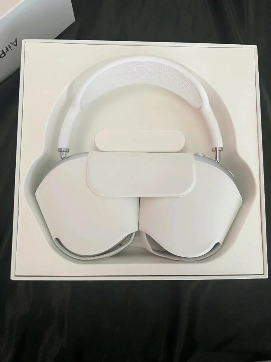 Airpod maxes - Image 2