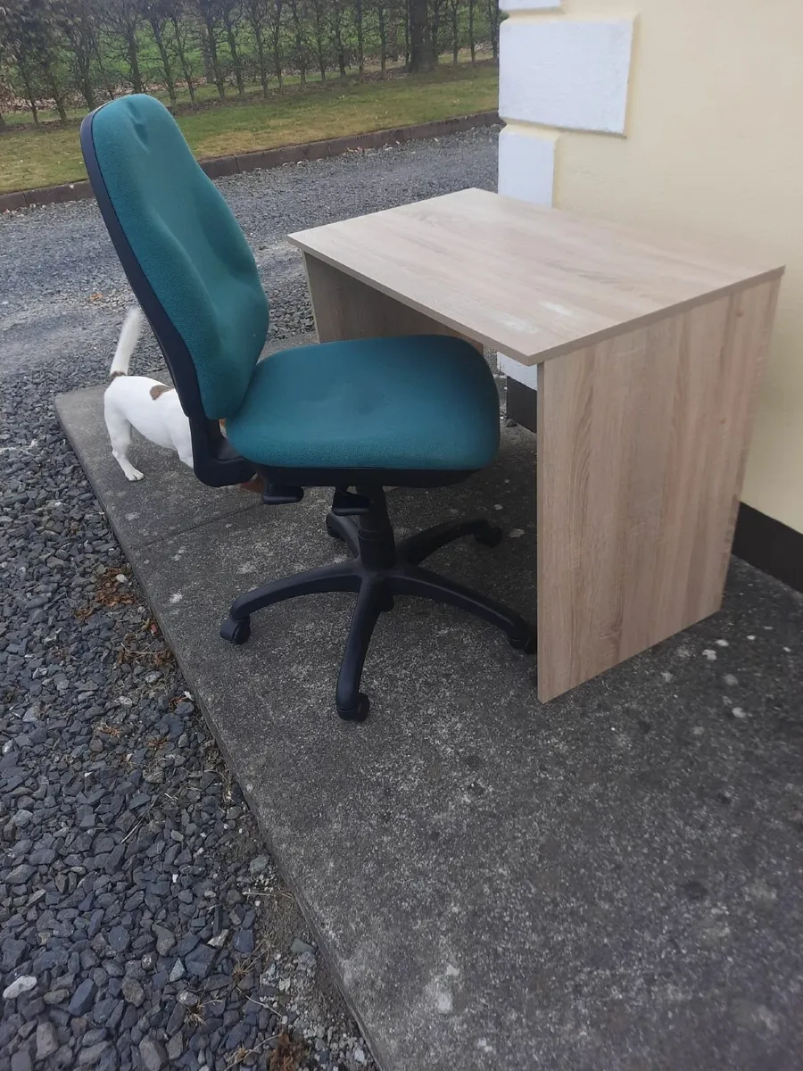 Desk and chair - Image 3