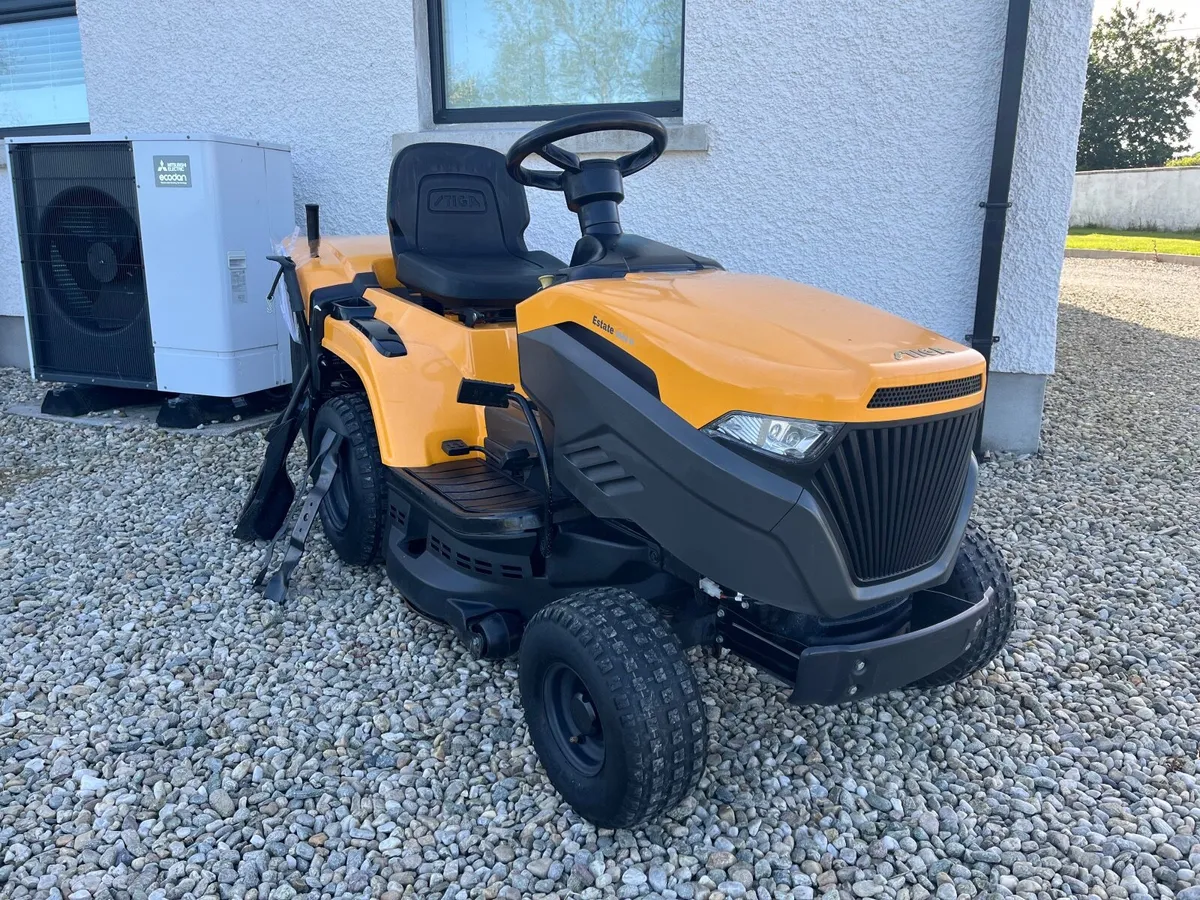 Stiga 36 inch twin cut  ride on lawnmower - Image 2