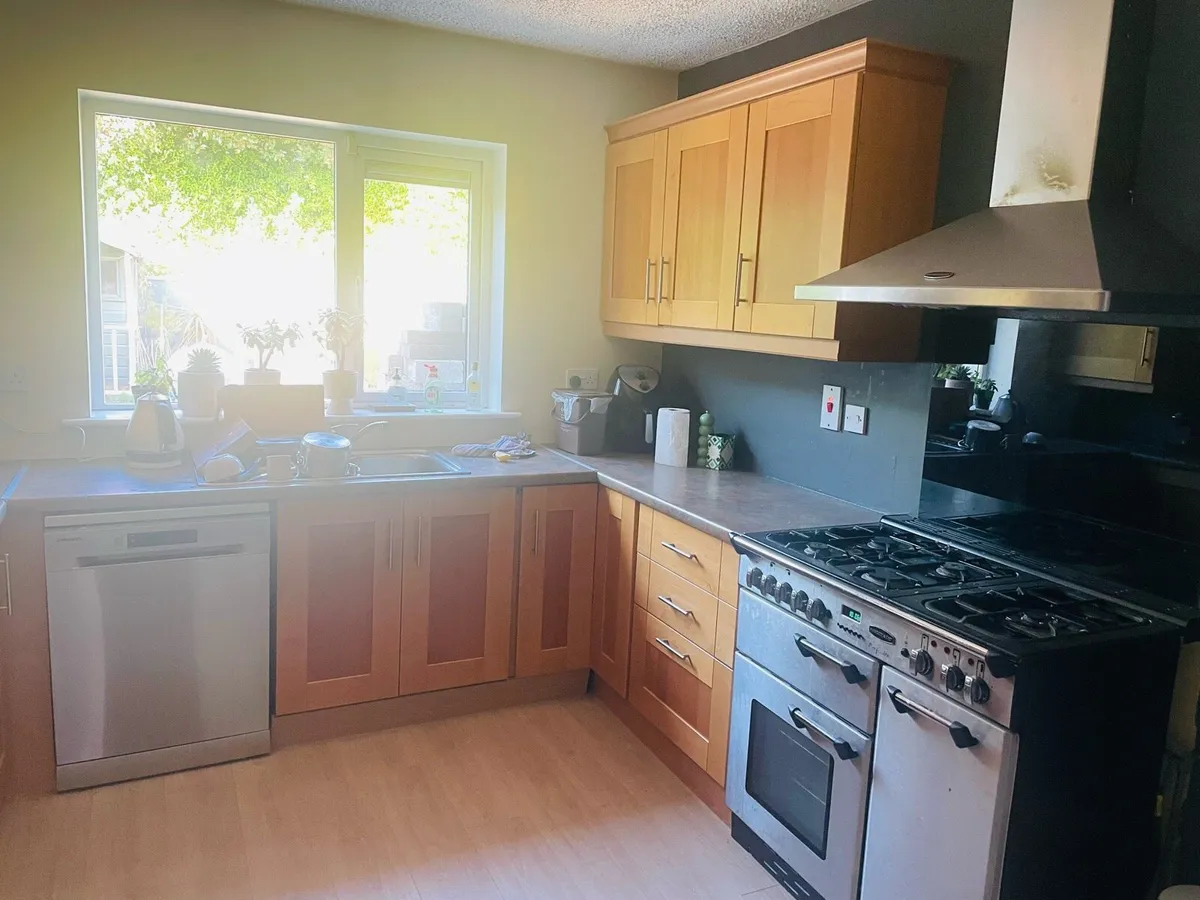 Kitchen Units, solid doors - Image 3