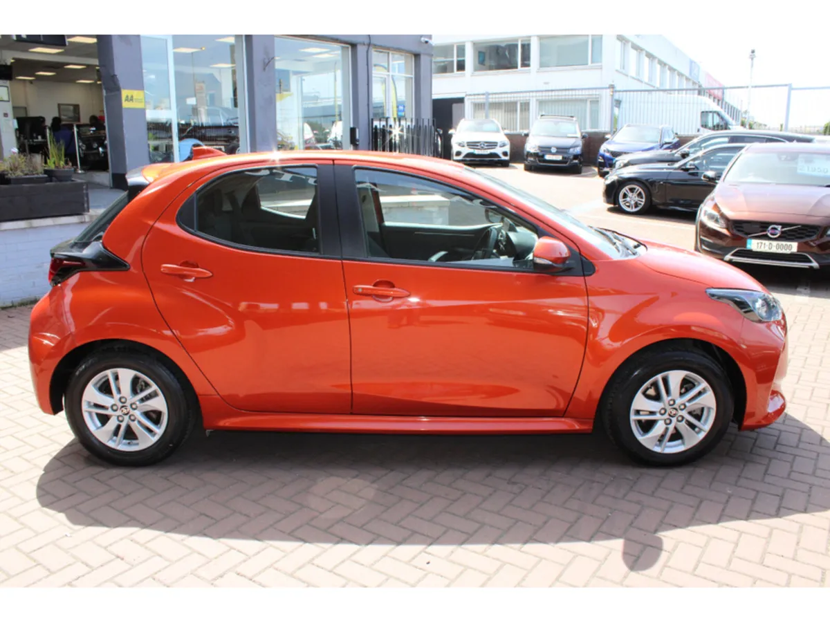 Toyota Yaris 1.5 HYBRID LUNA 5DR HATCHBACK AUTOMAT - Image 4