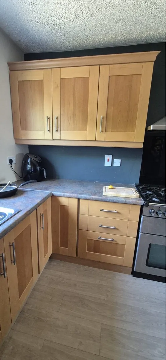 Kitchen Units, solid doors - Image 4