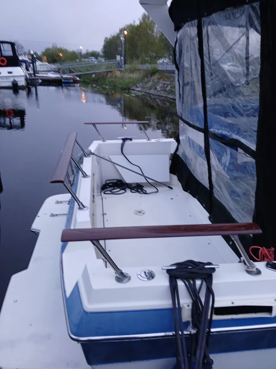 Bayliner 2555 Ciera -26feet gasoline V8 engine - Image 3