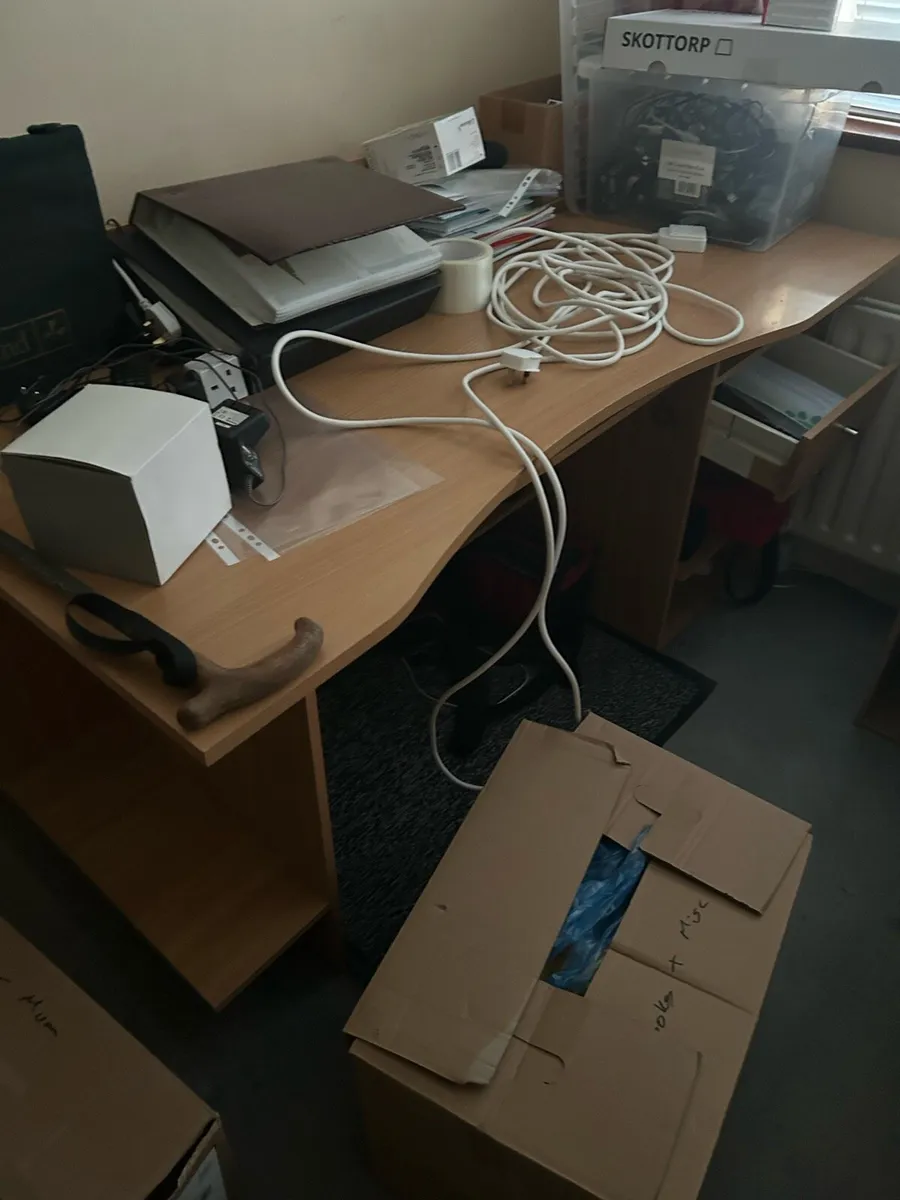 Large desk - free to collect - Image 2