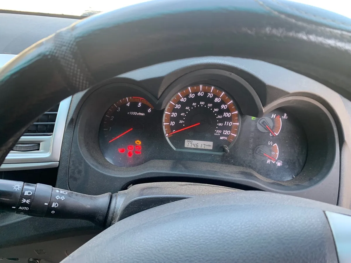 Toyota Hilux 2013 - Image 4
