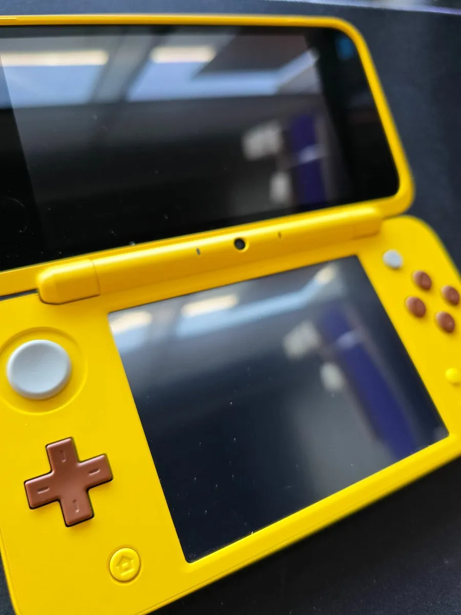 Nintendo 2DS XL Pikachu Edition - Image 4
