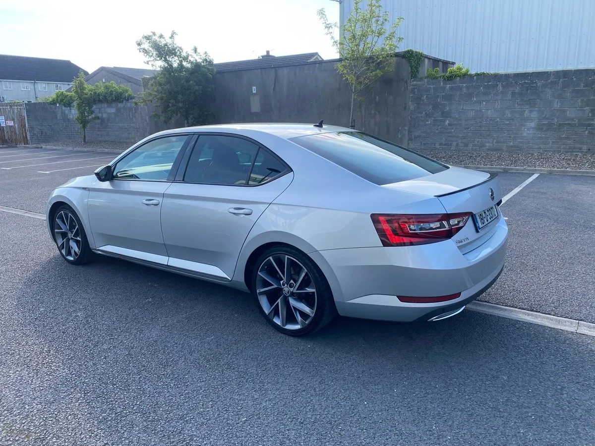 181 Skoda Superb Sportline - Image 4