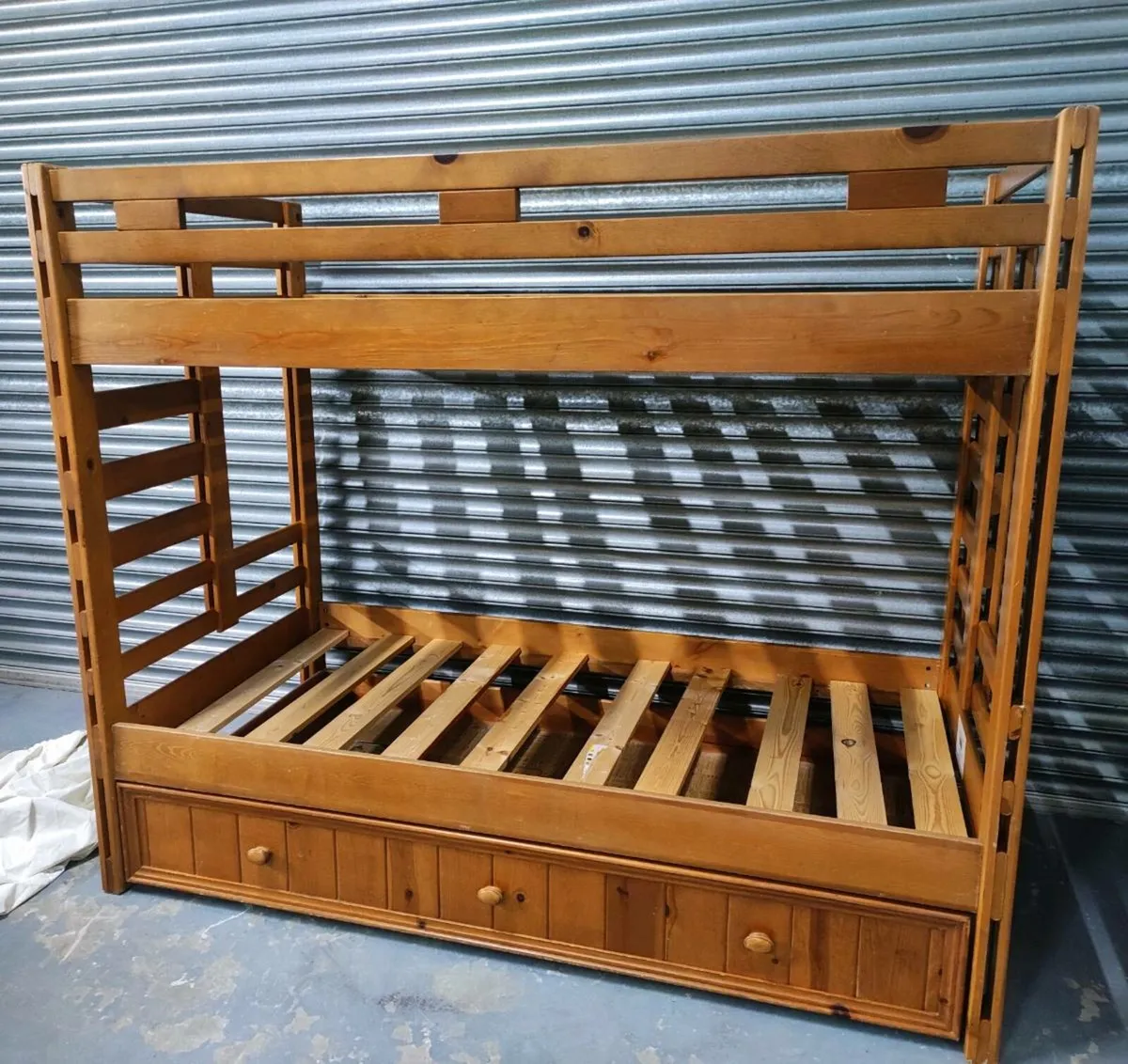 Trundle triple sleeper bunk bed
*Delivery - Image 1