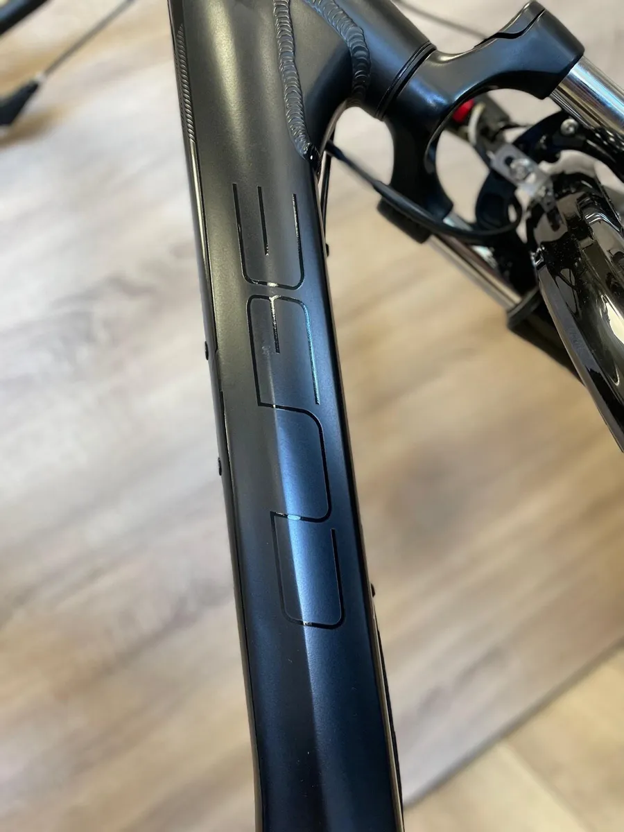 Cube city hybrid bike (As new) - Image 2