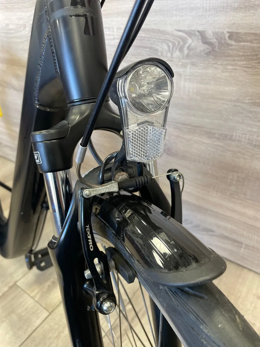 Cube city hybrid bike (As new) - Image 4