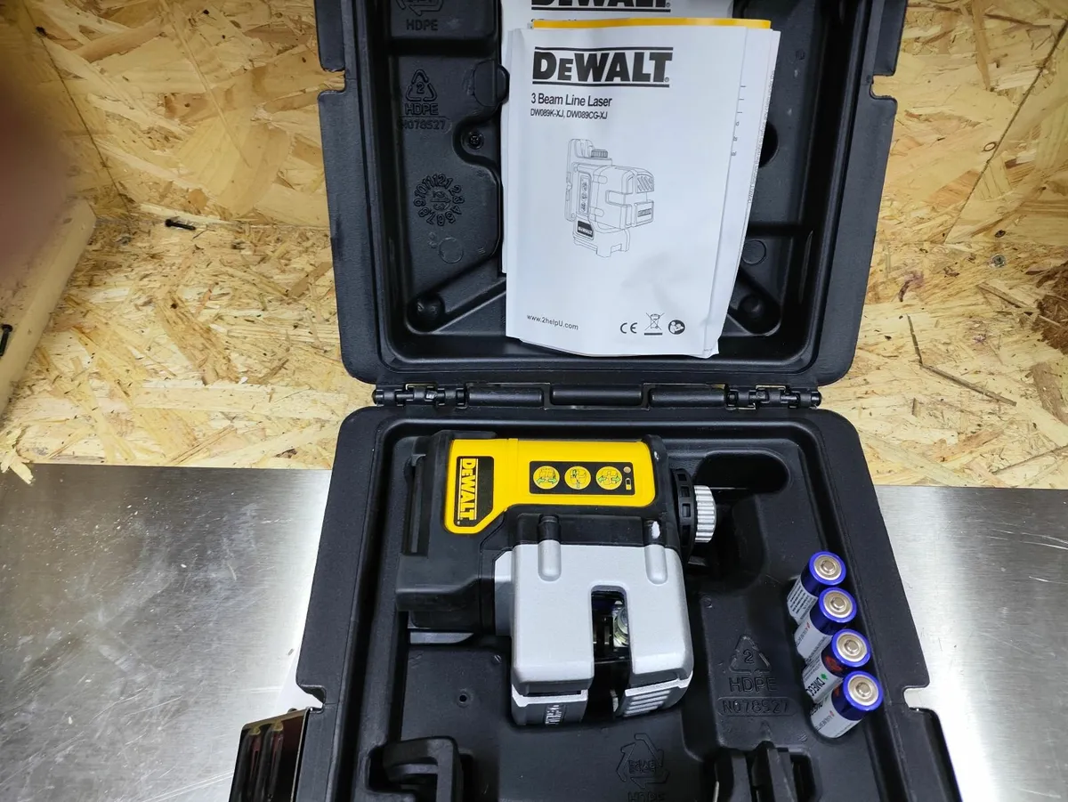 DeWalt square green laser. Brand new