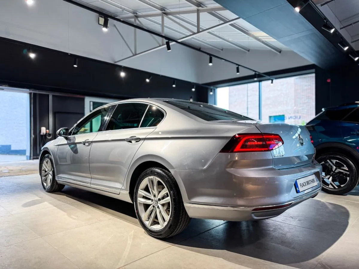 2018 Volkswagen Passat Highline 1.6TDI Manual - Image 2