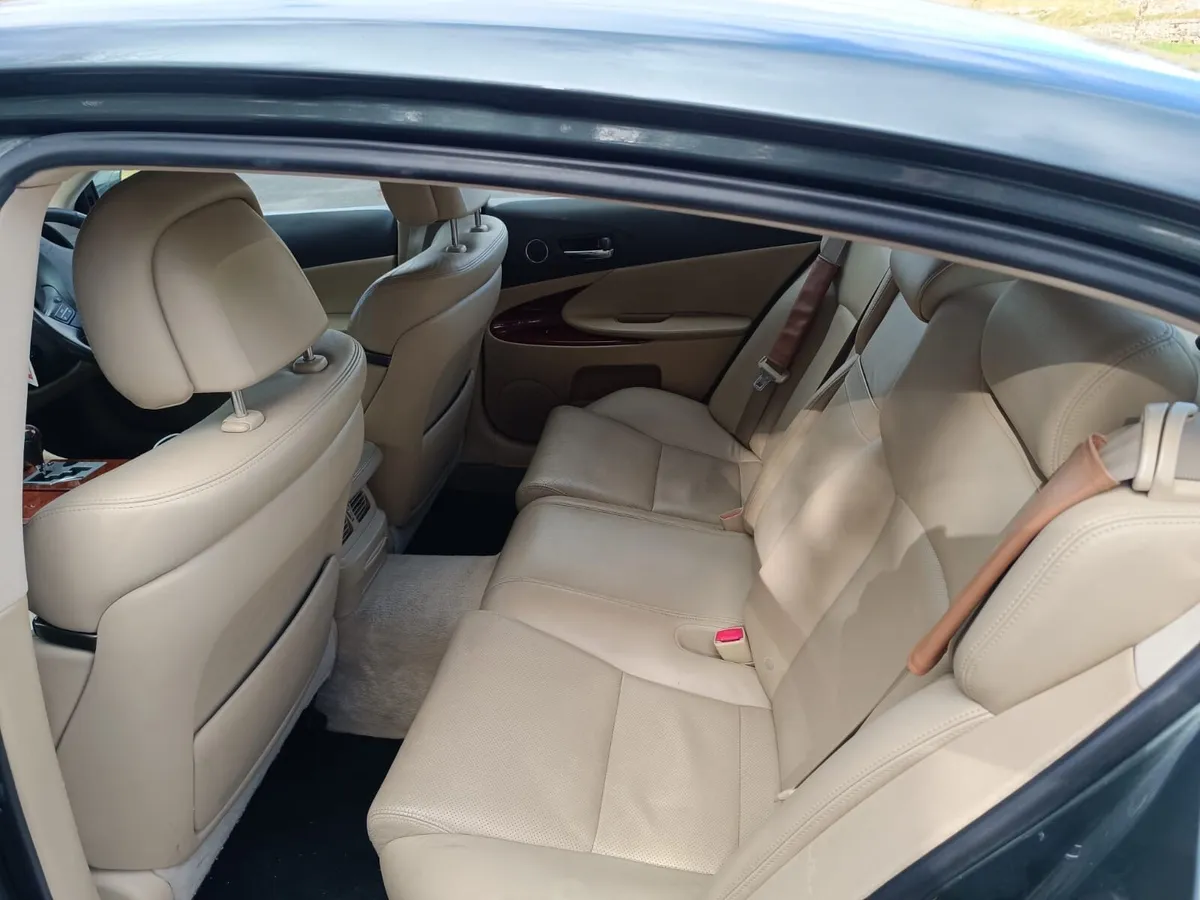 Lexus GS 450H Hybrid warranty low KM - Image 4