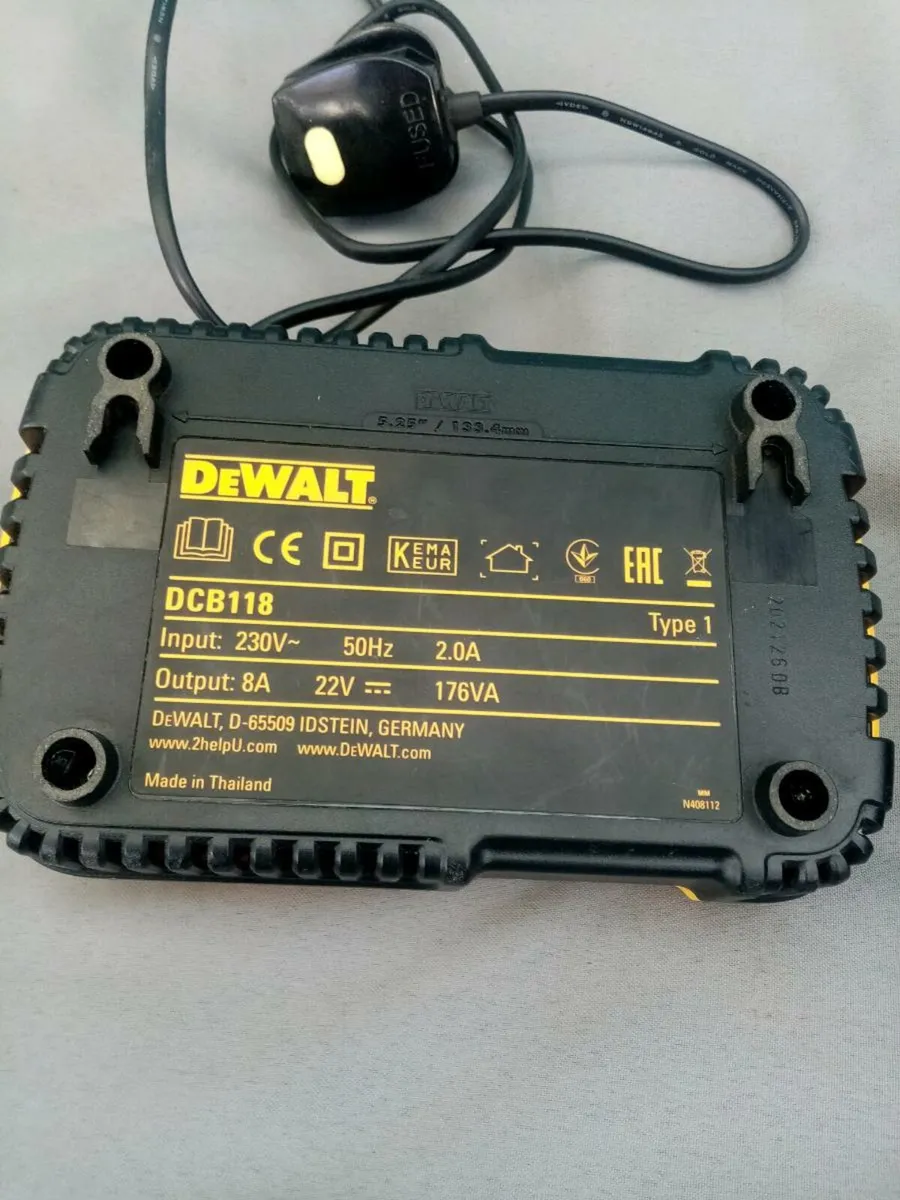 Dewalt Flexvolt 6Ah Battery and Charger - Image 3
