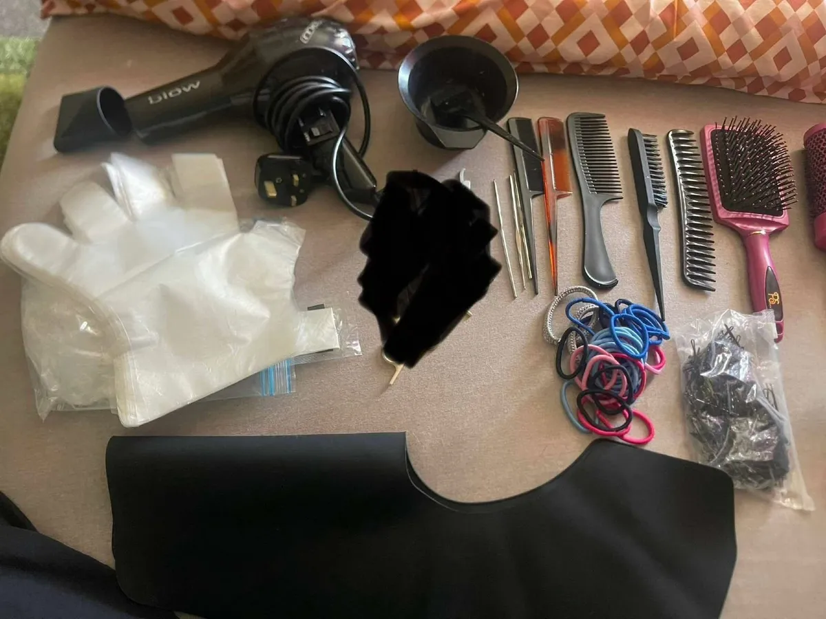 hairdressing stuff (suit starter) - Image 1