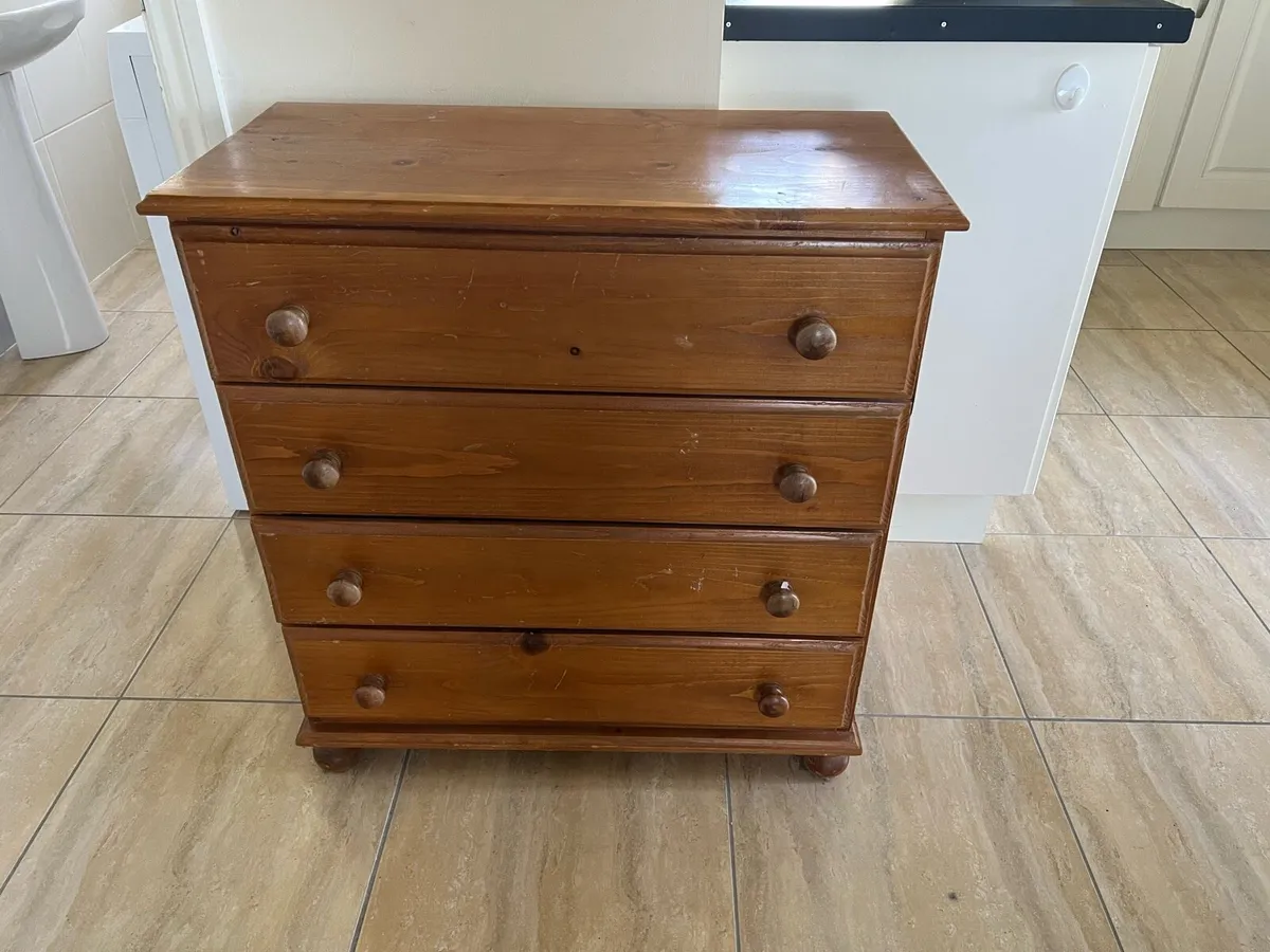 Chest of drawers