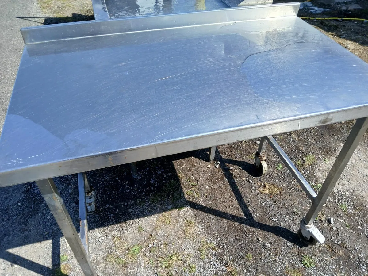 Stainless steel table ...on wheels  delivered - Image 4
