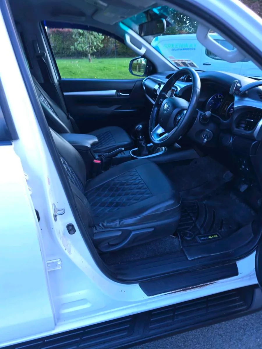 Toyota hilux - Image 2