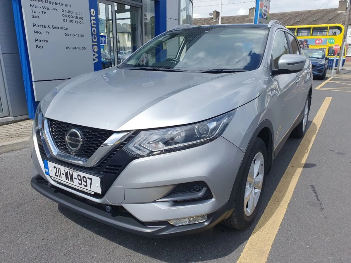 Nissan QASHQAI 1.3 SV 5 Door - Image 4