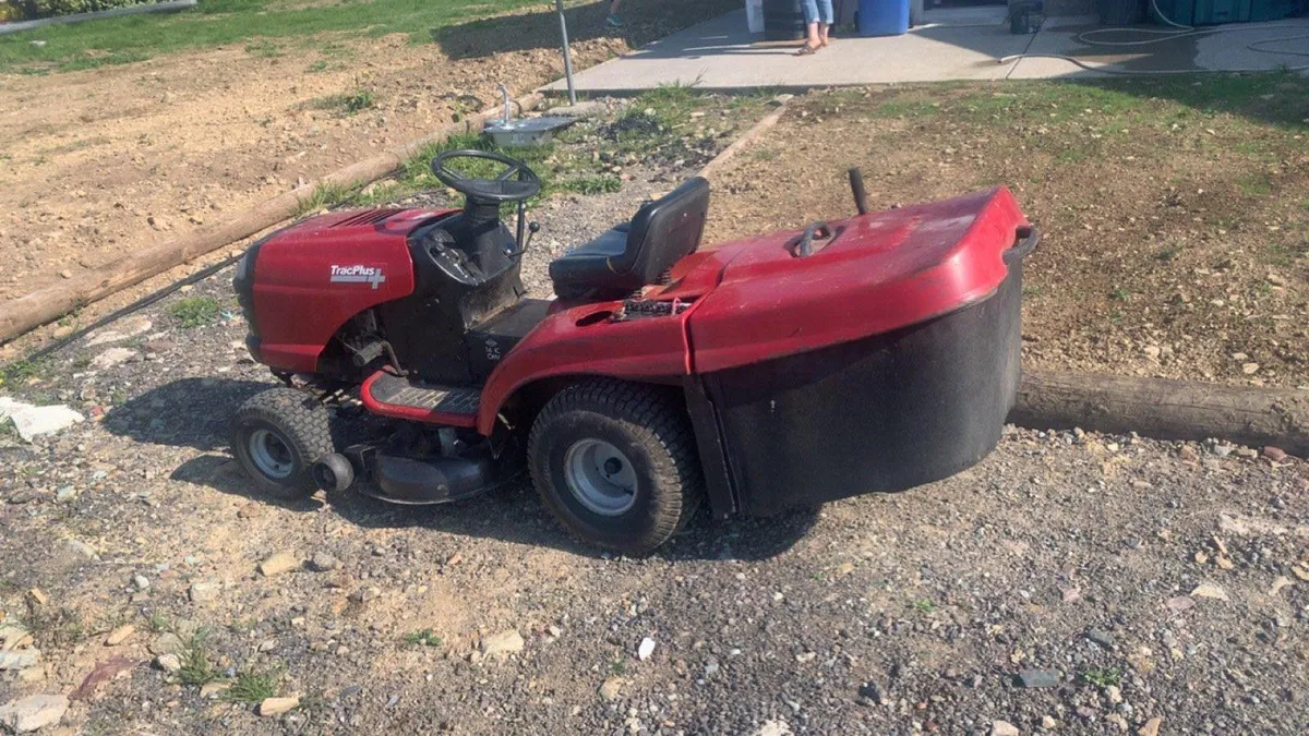 Lawn mower - Image 1
