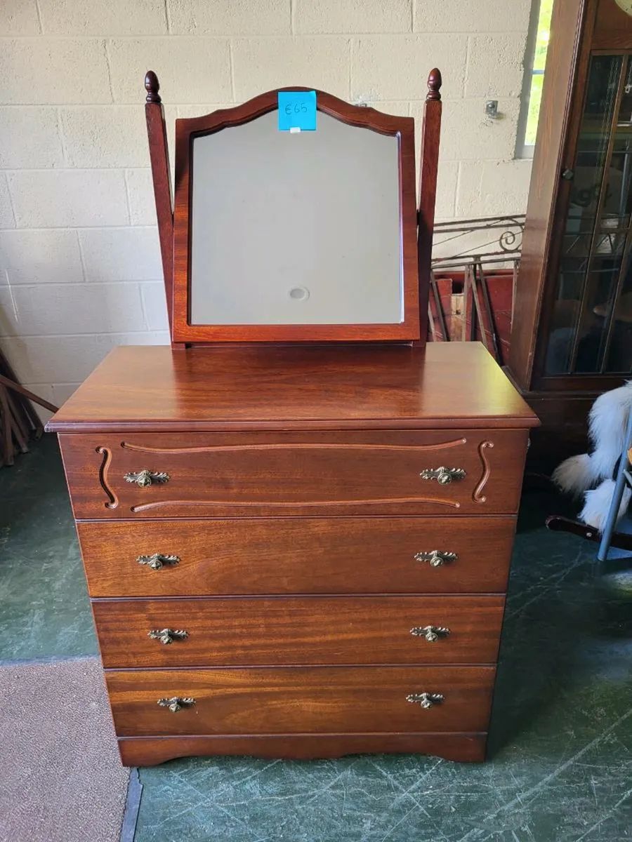 Lovely chest of drawers with mirror - Image 2