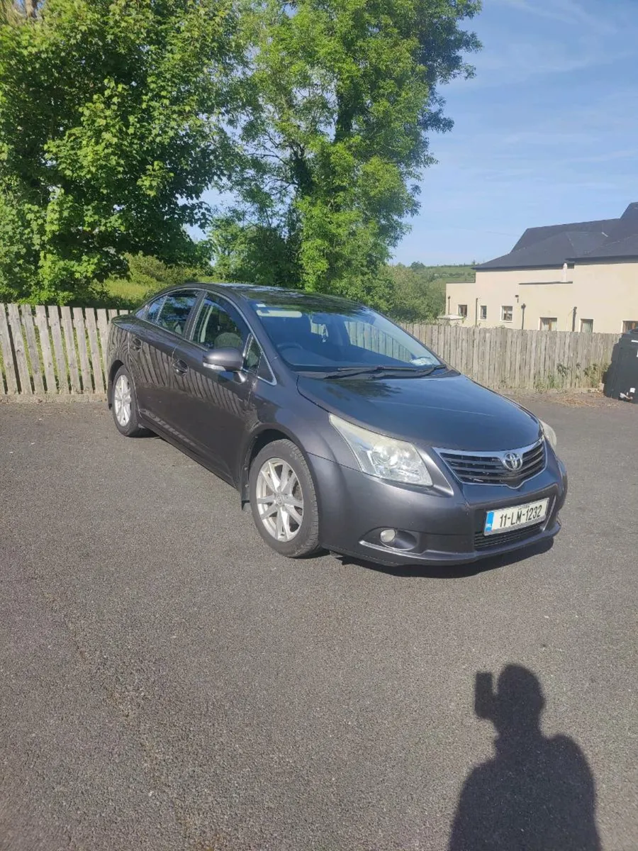 Toyota Avensis 2.0 D4D TR 4DR, 2011 - Image 1
