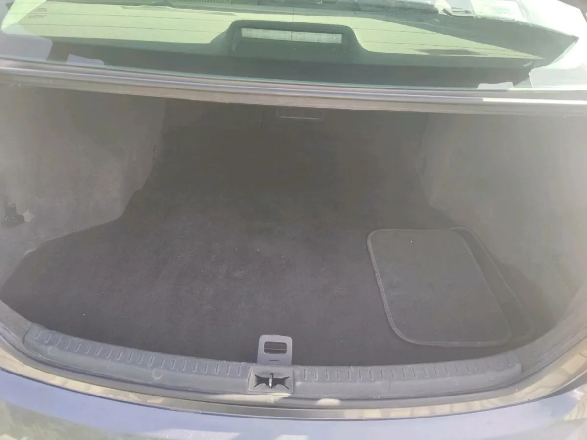 Toyota Avensis 2.0 D4D TR 4DR, 2011 - Image 3