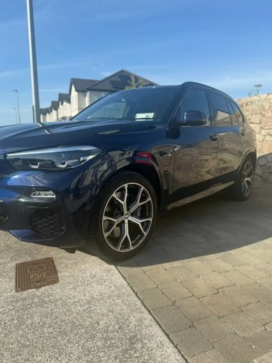 BMW X5 2021 - Image 2