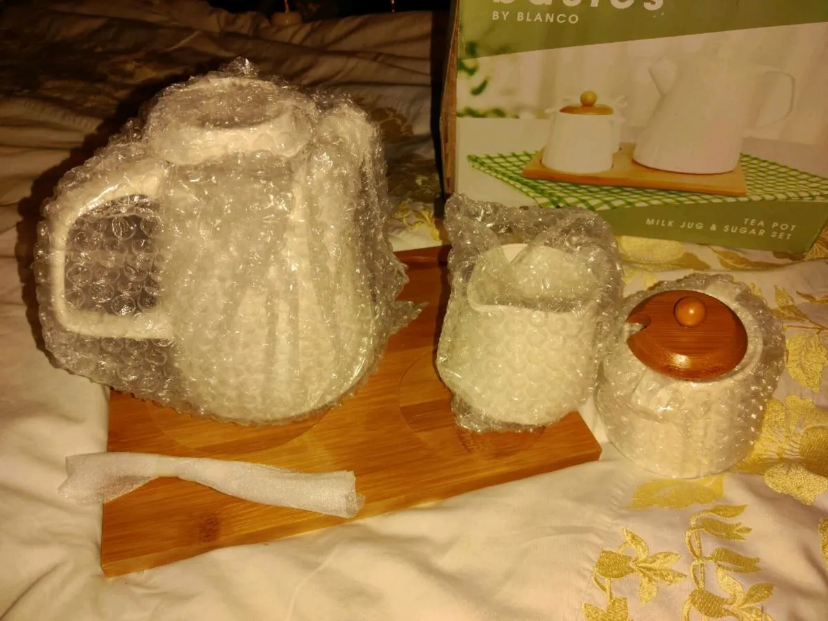 MORNING TEA/COFFEE OAK TRAY, Sugar & Creamer Set ! - Image 1
