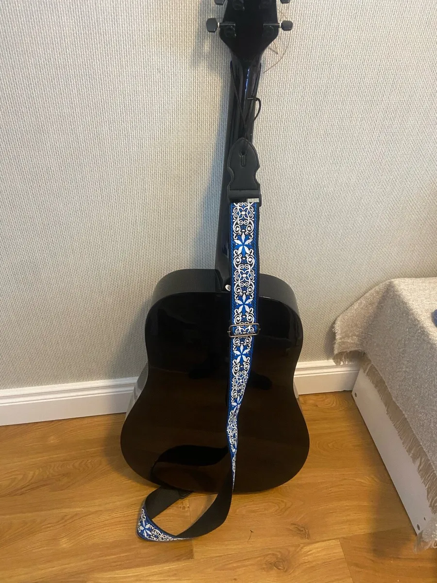 Beginners acoustic guitar - Image 4