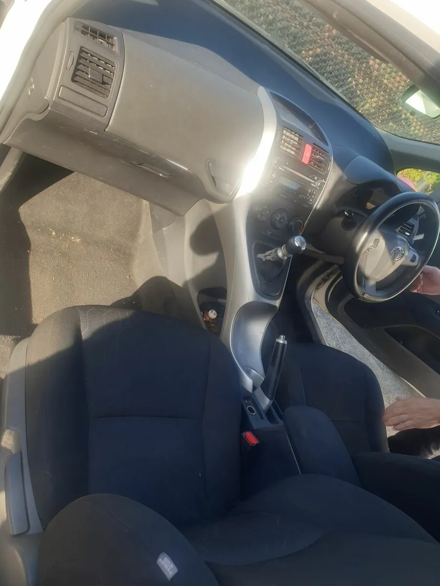 Toyota Auris 2012 - Image 4