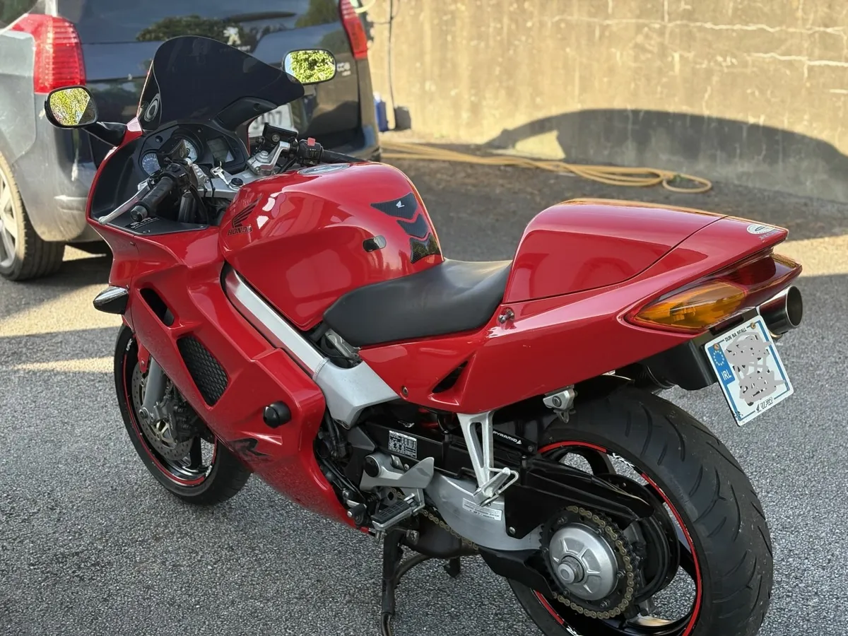 VFR 800 FI - Image 2