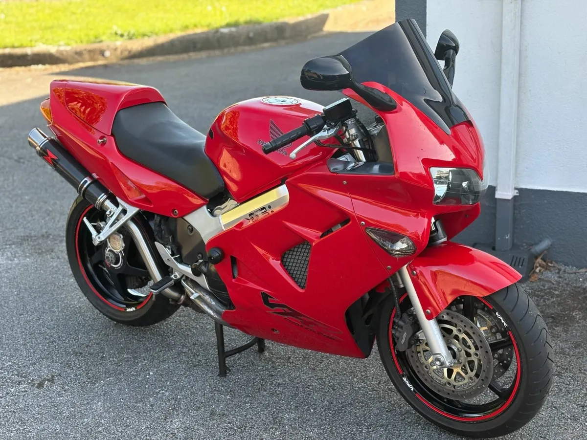 VFR 800 FI - Image 4