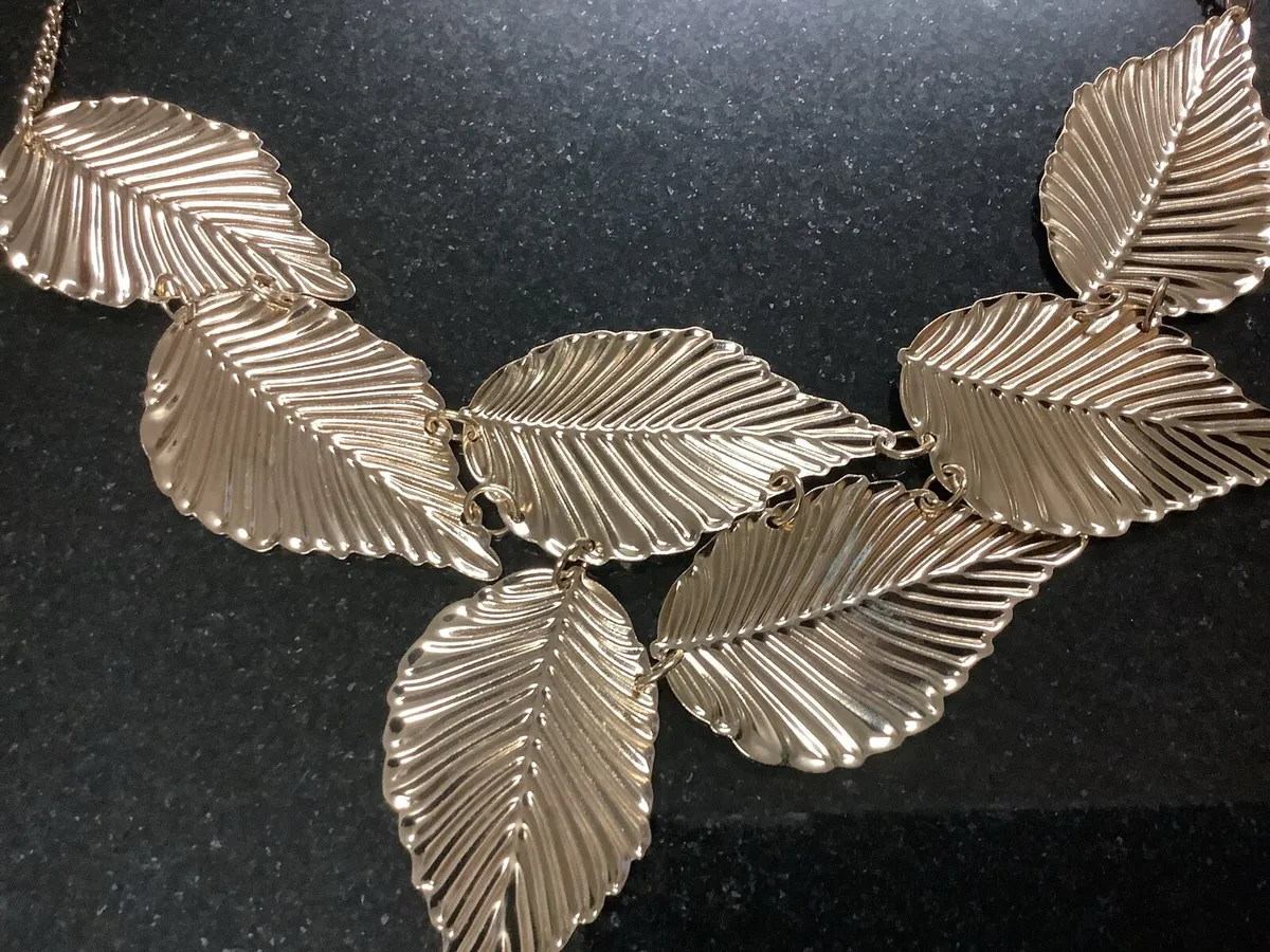 Necklace costume jewellery - Image 2