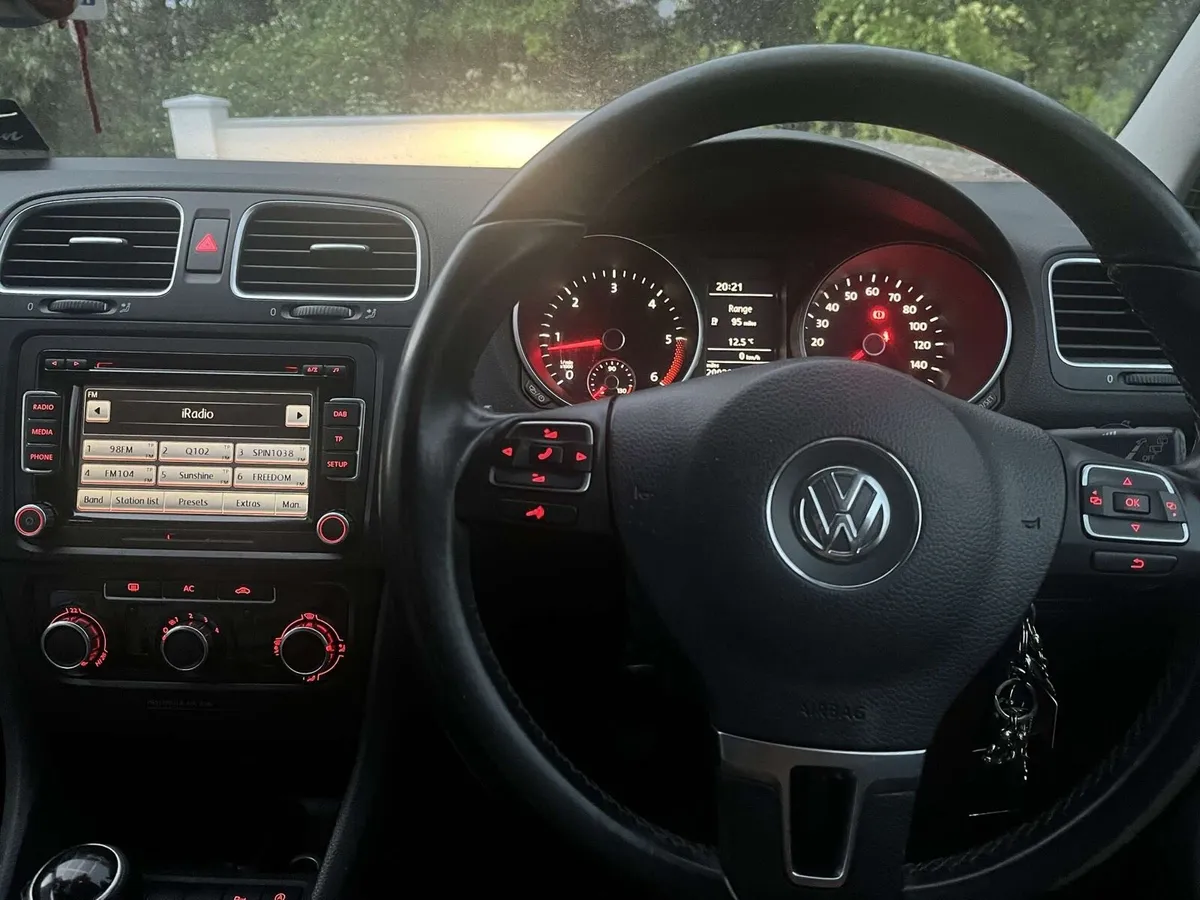 Volkswagen Golf - Image 4