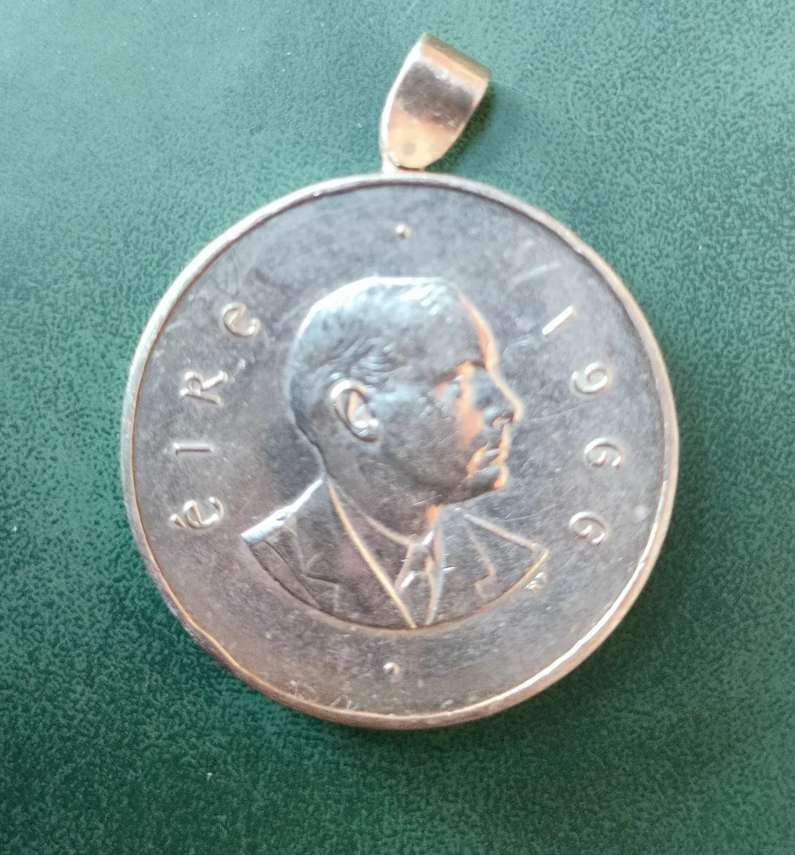 Pearse 10 shilling coin - Image 1