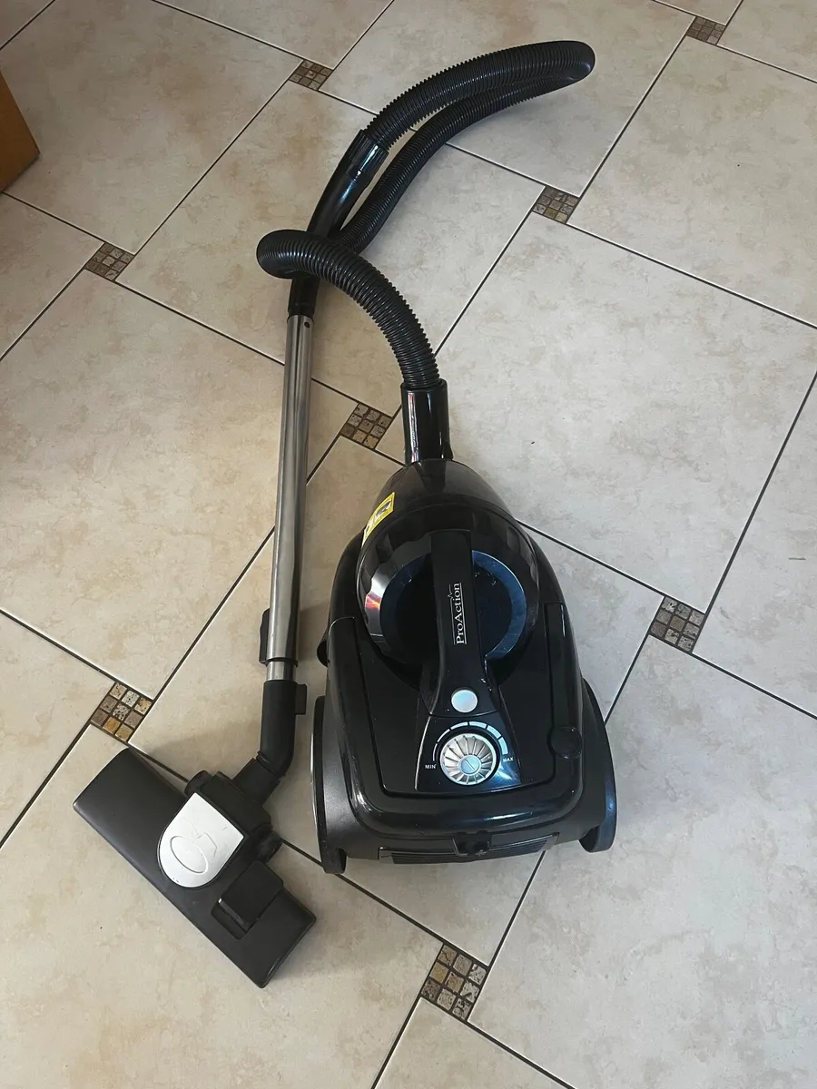 ProAction bagless Hoover - Image 2