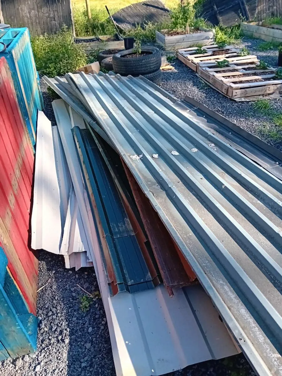 14 sheets corrugated sheeting - Image 1