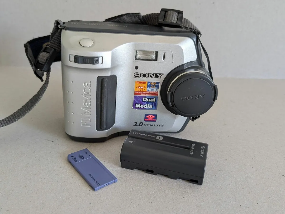 Sony Mavica FD200 - Mint Condition - Rare Find - Image 1