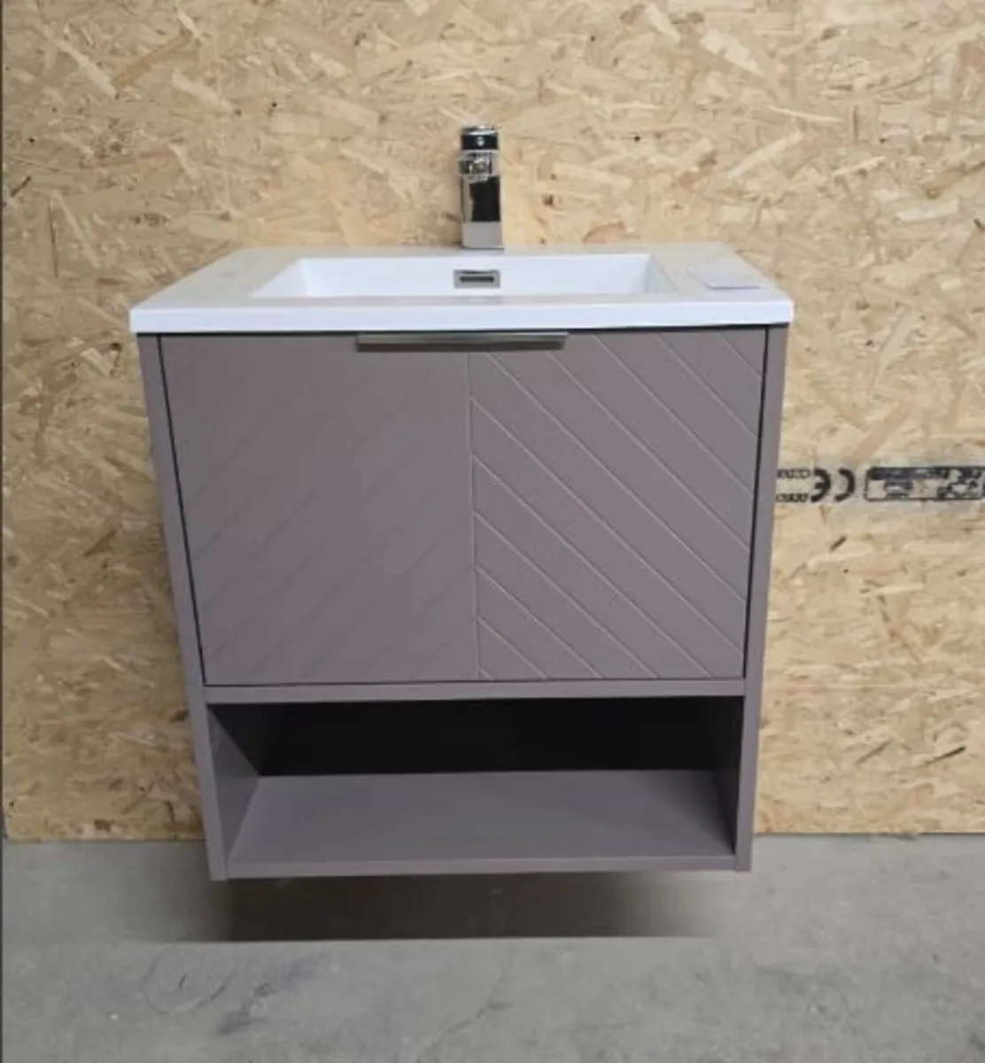 600 Wall Hung Vanity Painted Finsih - Image 1