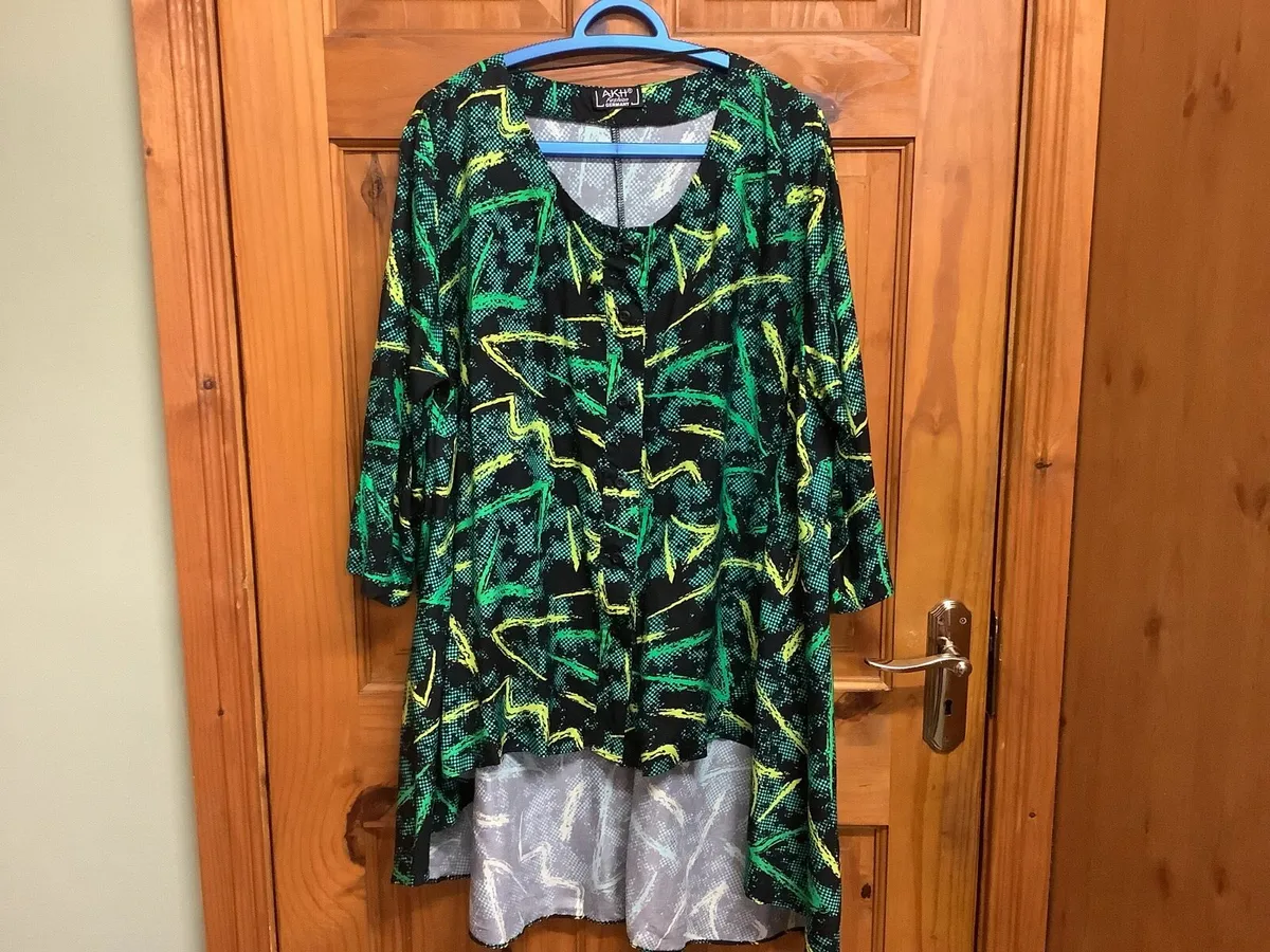 Blouse loose fit size 18/20 - Image 1
