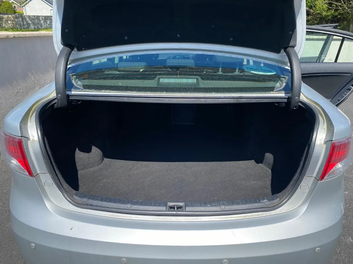 Toyota Avensis 2011 - Image 4