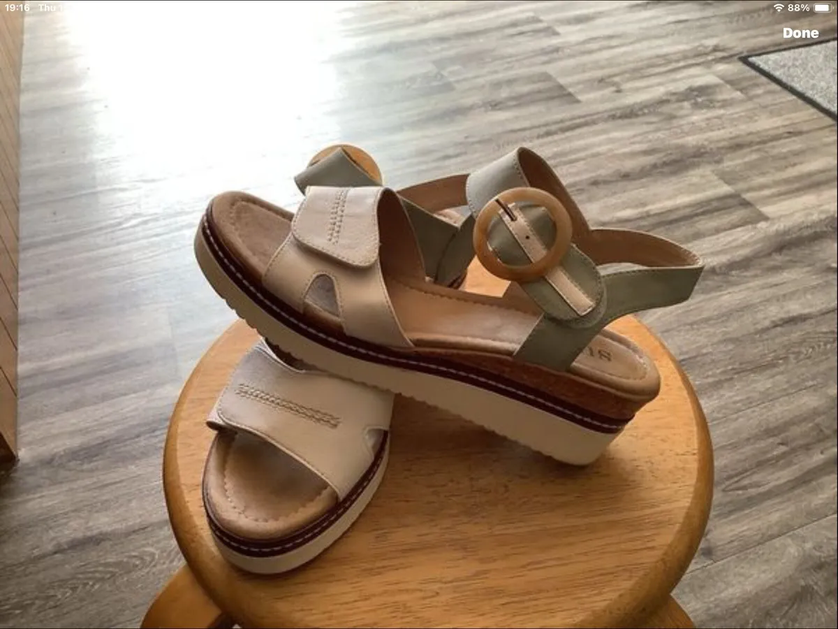Two pair of summer sandals both size 40 (7) - Image 1