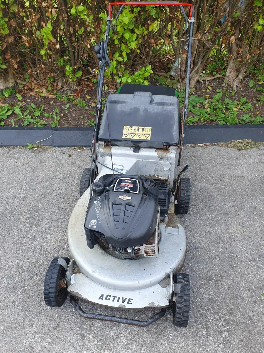 Active commercial lawnmower - Image 1