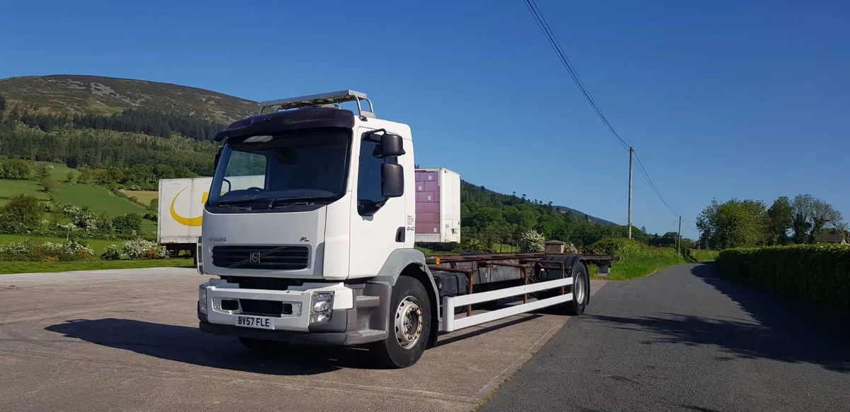 2008 Volvo FLE 240 4X2 , Day Cab, - Image 1