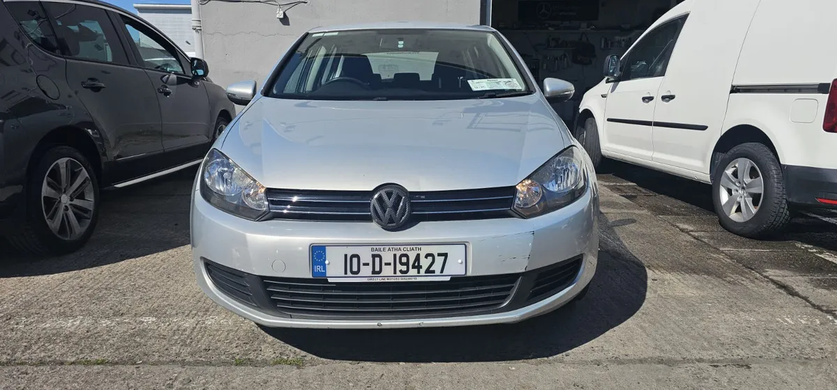 2010 Volkswagen Golf Manual - Image 1