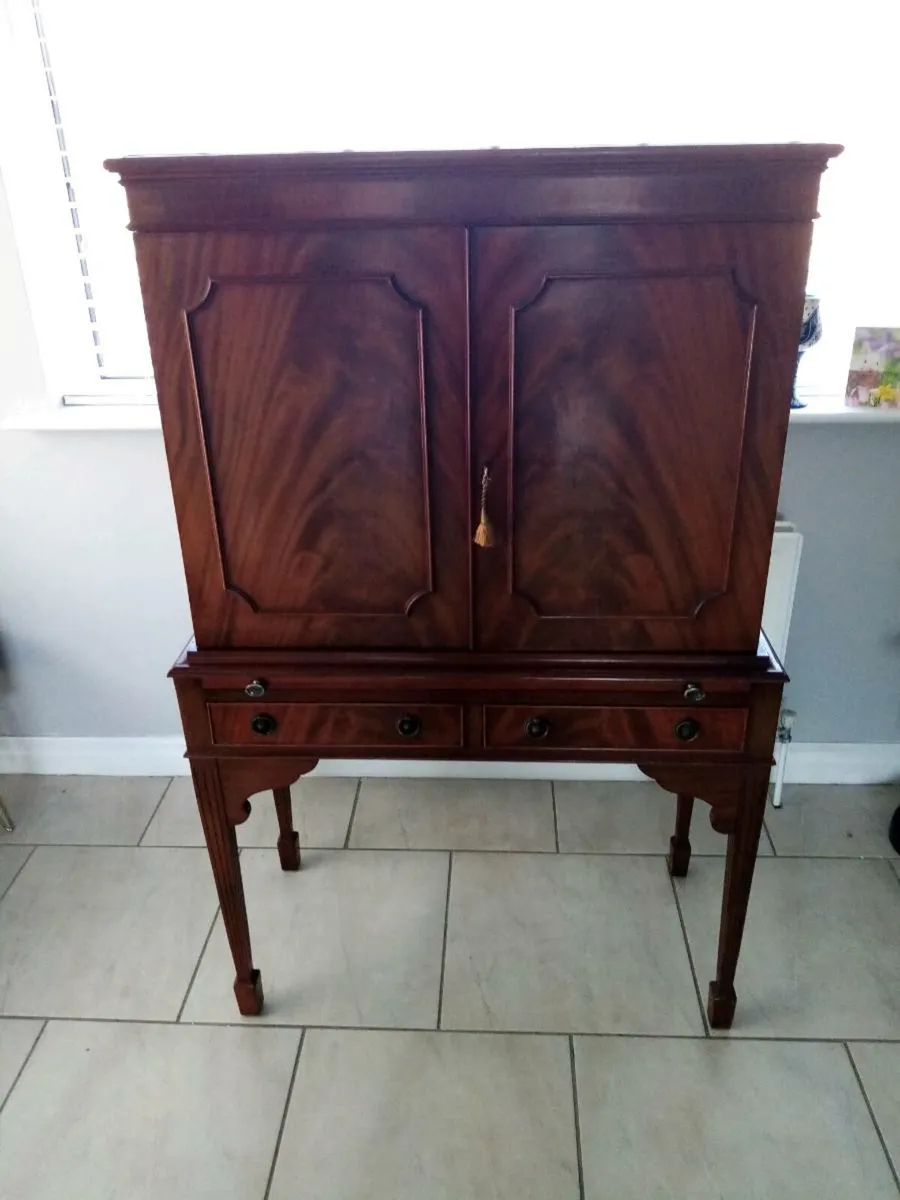 Shaw's of London Cocktail Cabinet - Image 1