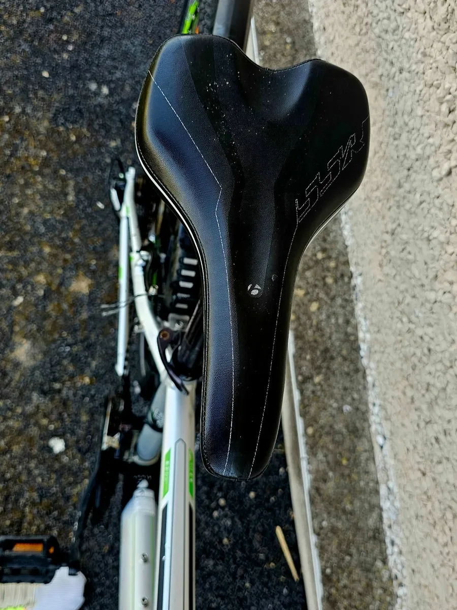 Trek 8.2 - Image 2