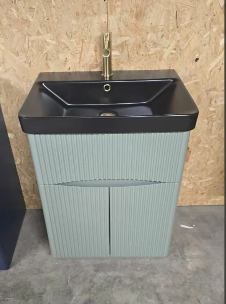 600 Floorstanding Fluted Vanity - Image 2